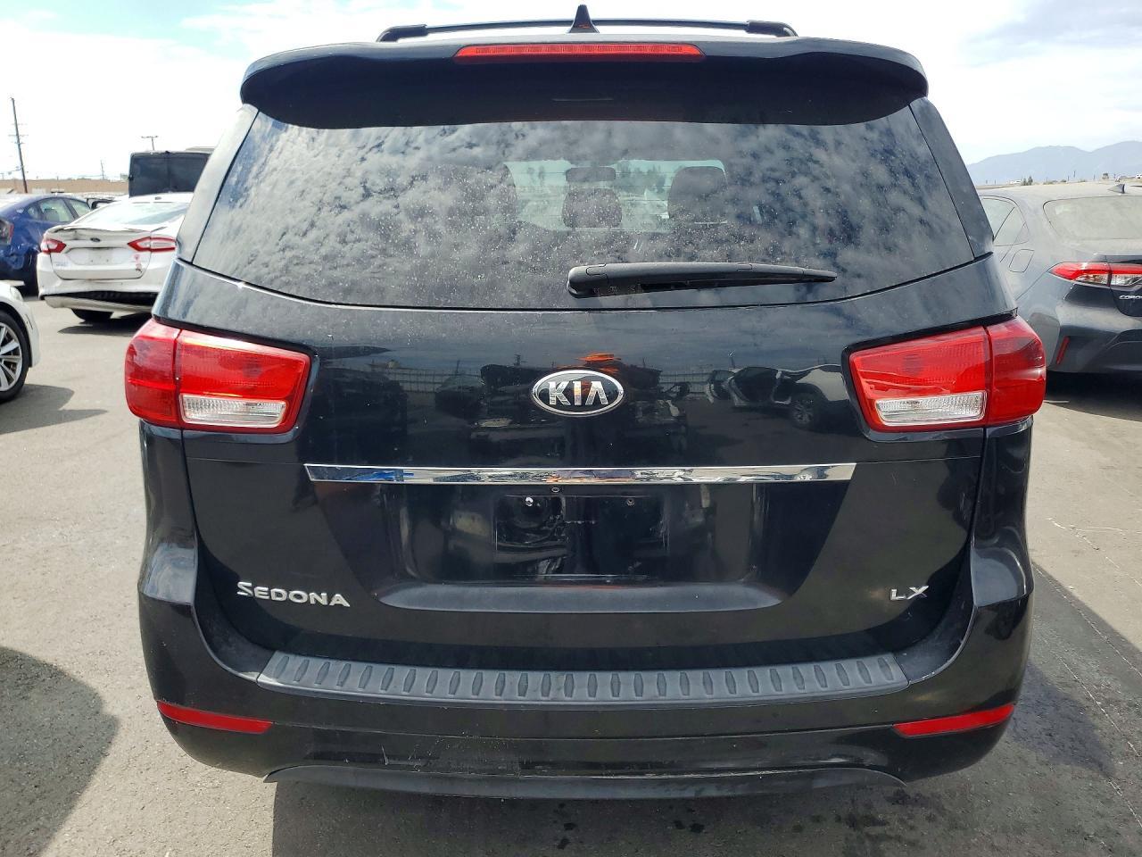 2016 Kia Sedona Lx - Фото 6