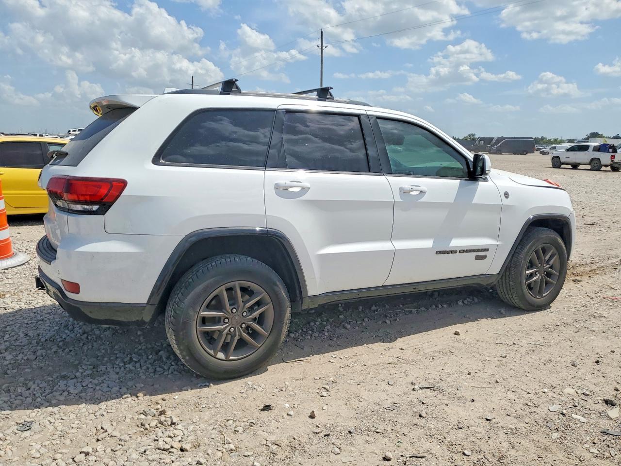 2016 Jeep Grand Cherokee Limited - Image 3