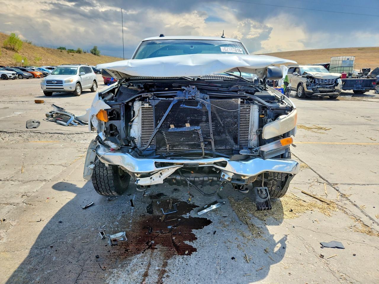 2004 GMC Sierra K2500 Heavy Duty - Image 5