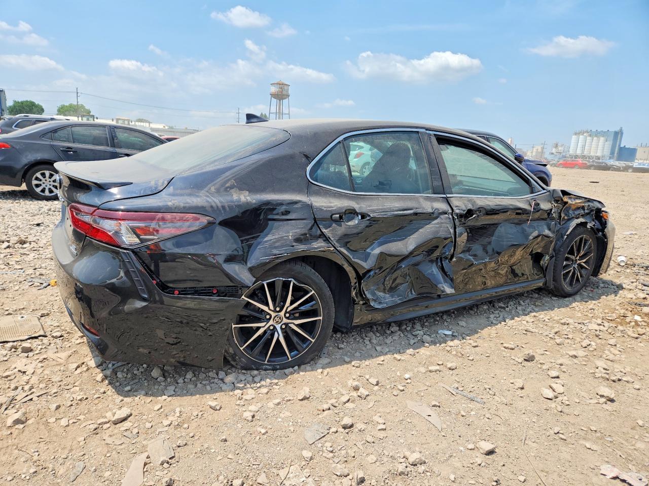 2023 Toyota Camry Hybrid Se - Image 3