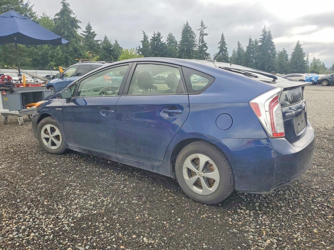 2013 Toyota Prius Three - Фото 2
