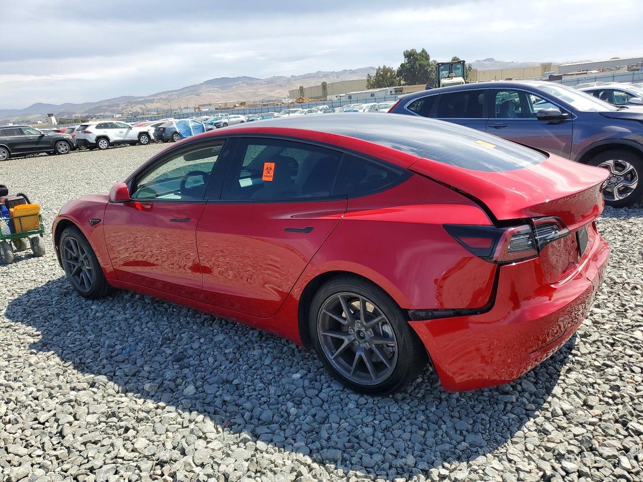 2023 Tesla Model 3 - Фото 2