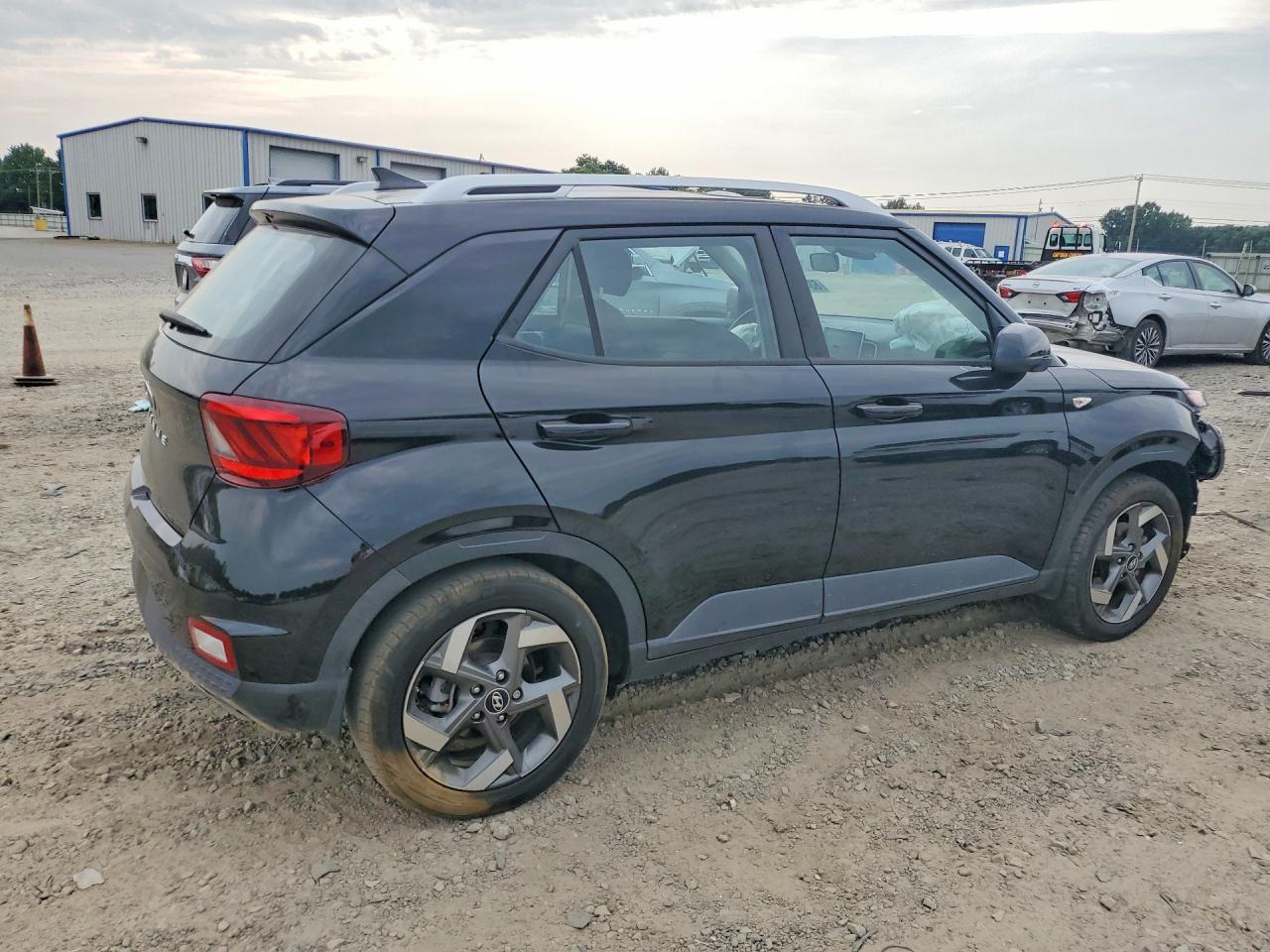 2022 Hyundai Venue Sel - Фото 3