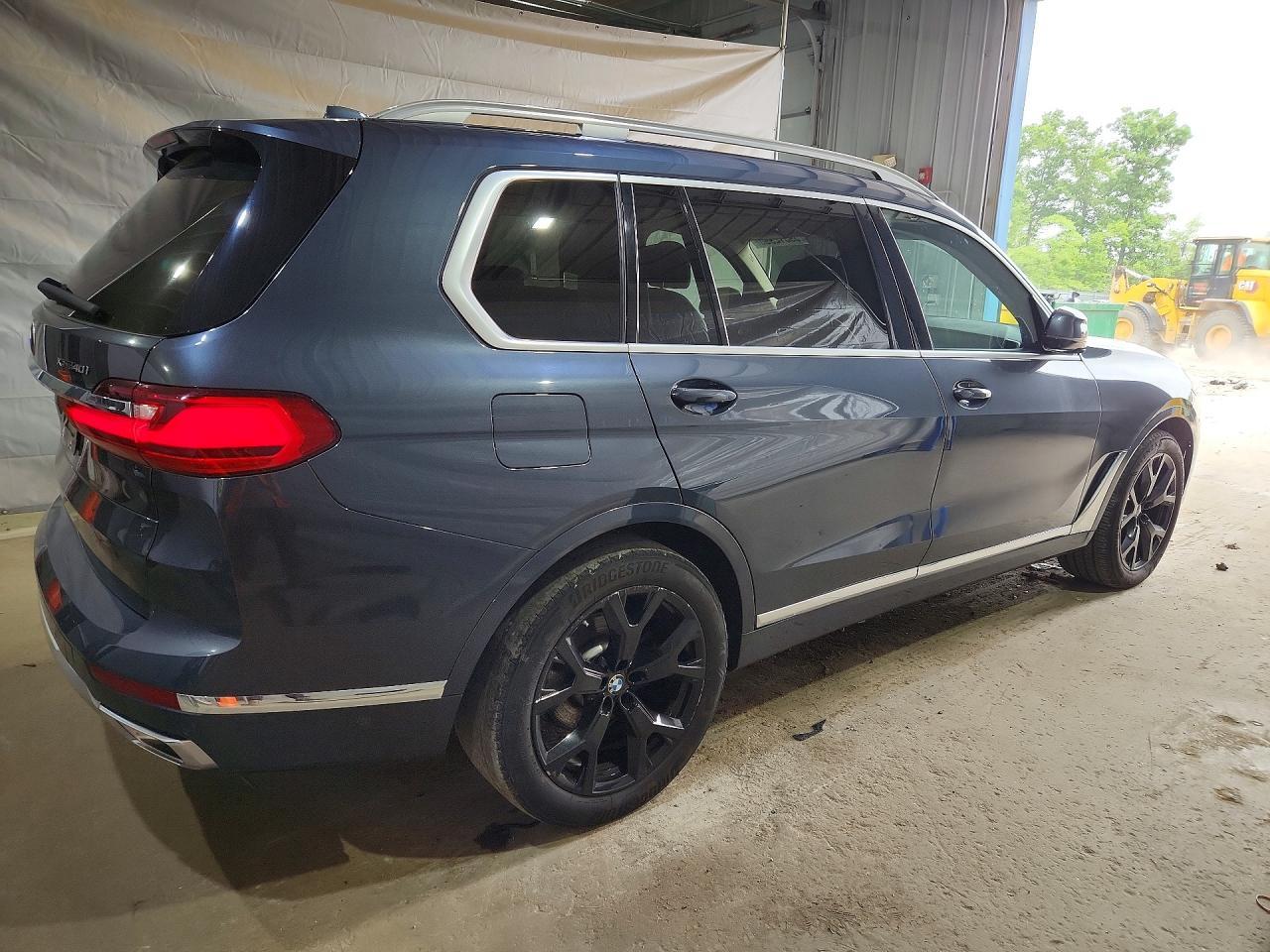 2022 BMW X7 xDrive40I - Фото 3