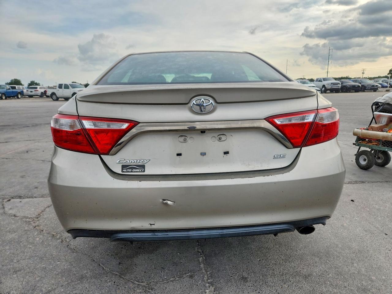 2016 Toyota Camry Se - Фото 6