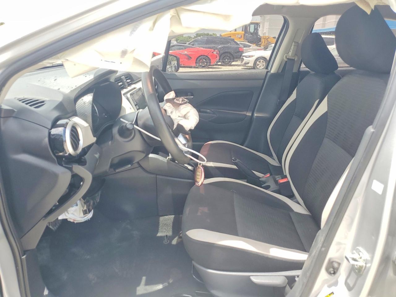 2021 Nissan Versa Sv - Image 7