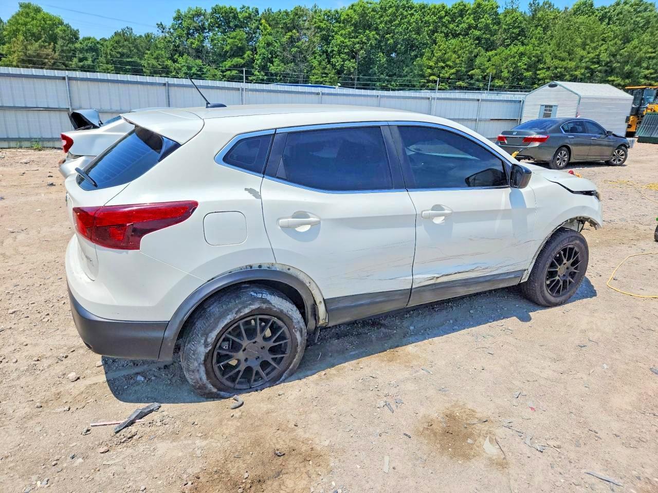 2018 Nissan Rogue Sport S - Фото 3
