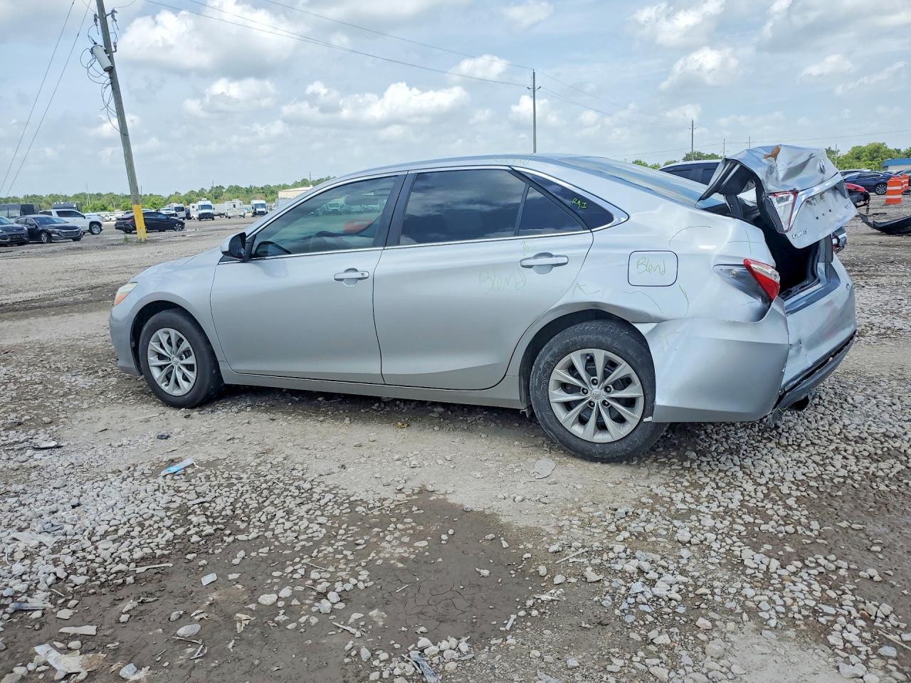 2017 Toyota Camry Le - Фото 2