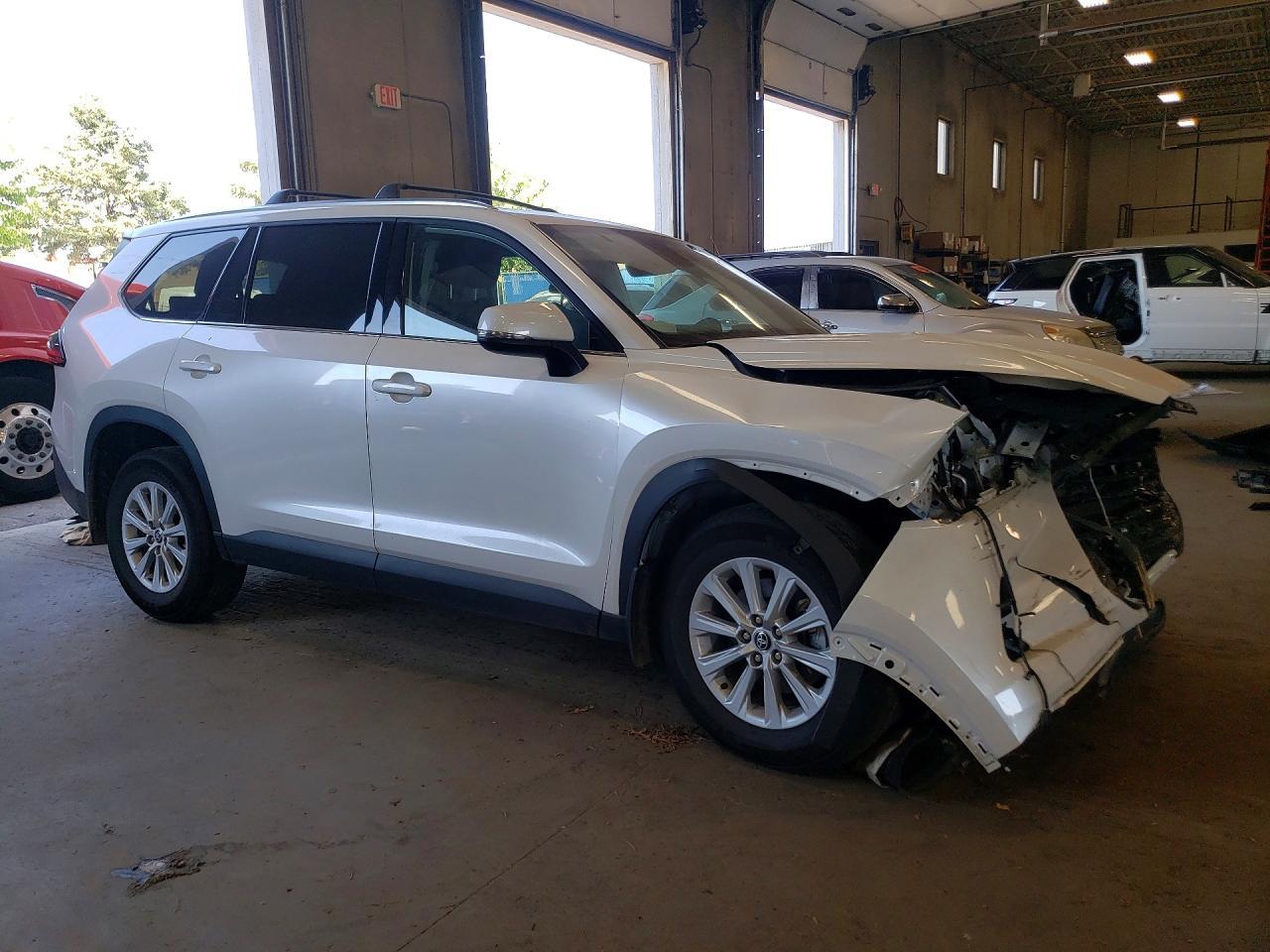 2025 Toyota Grand Highlander Hybrid Xle - Image 4