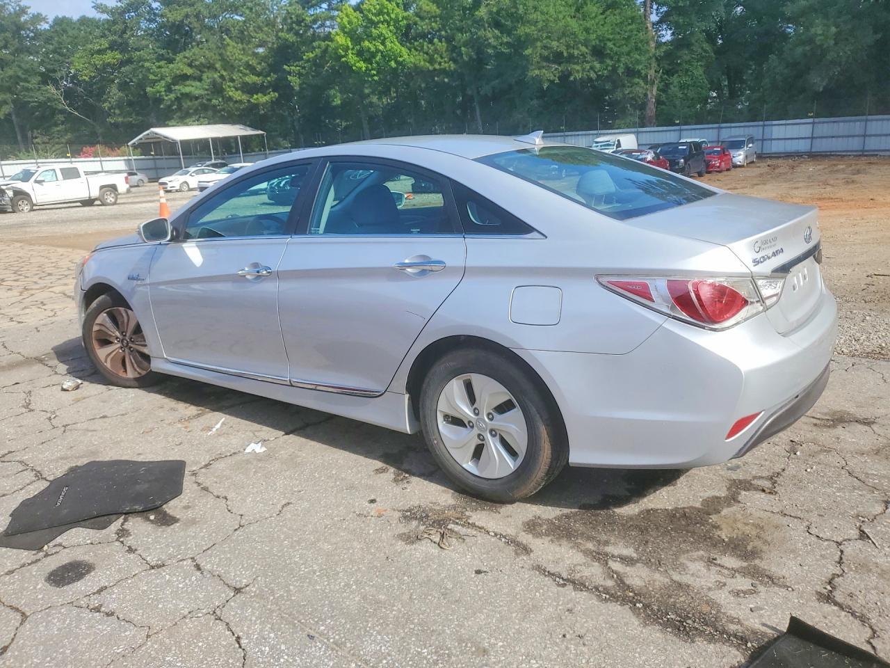 2015 Hyundai Sonata Hybrid Base - Image 2