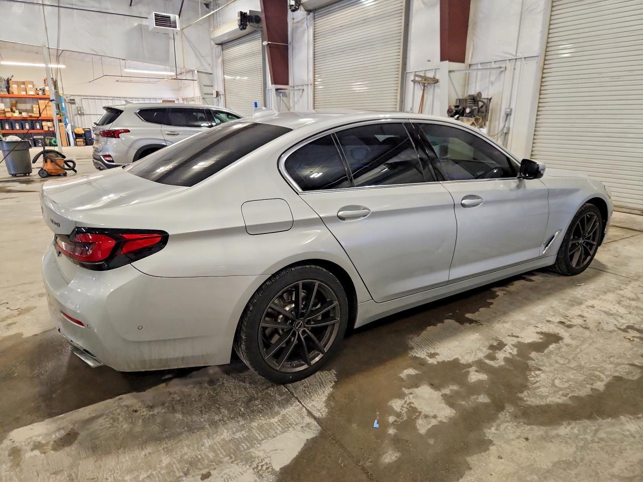 2021 BMW 530 Xi - Фото 3