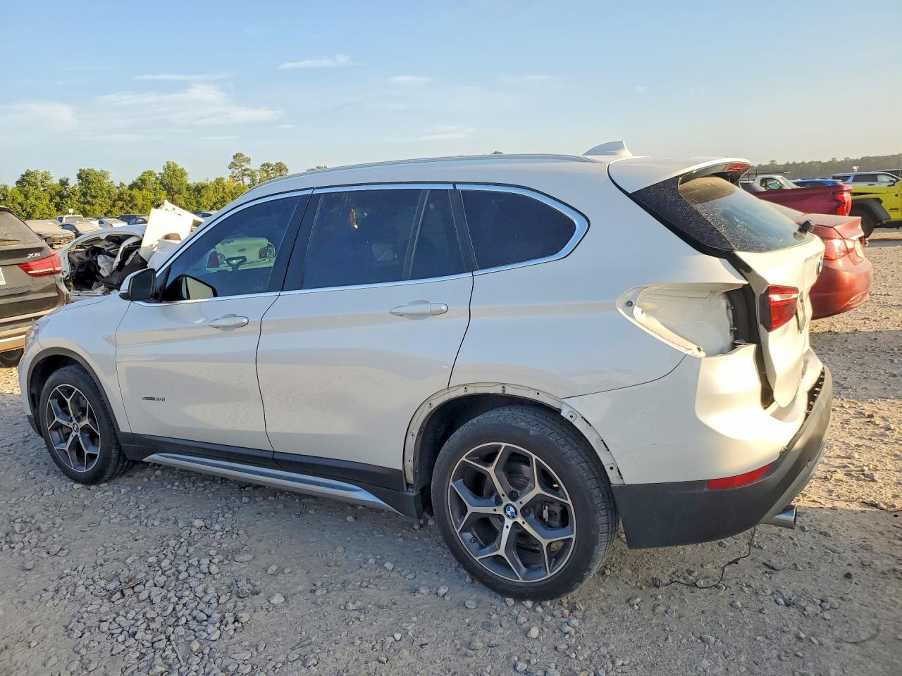 2018 BMW X1 Sdrive28I - Фото 2