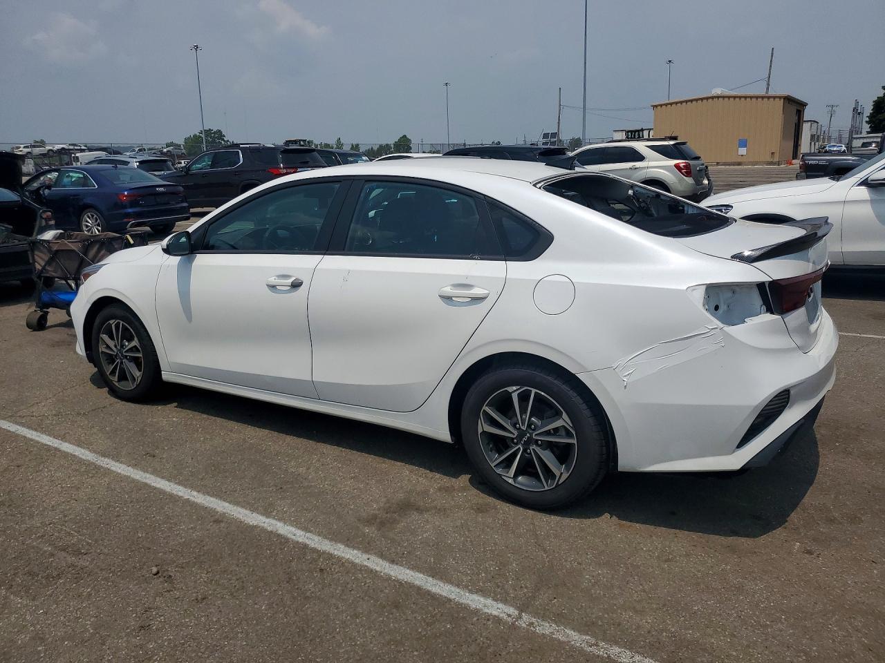2023 Kia Forte Lxs - Фото 2