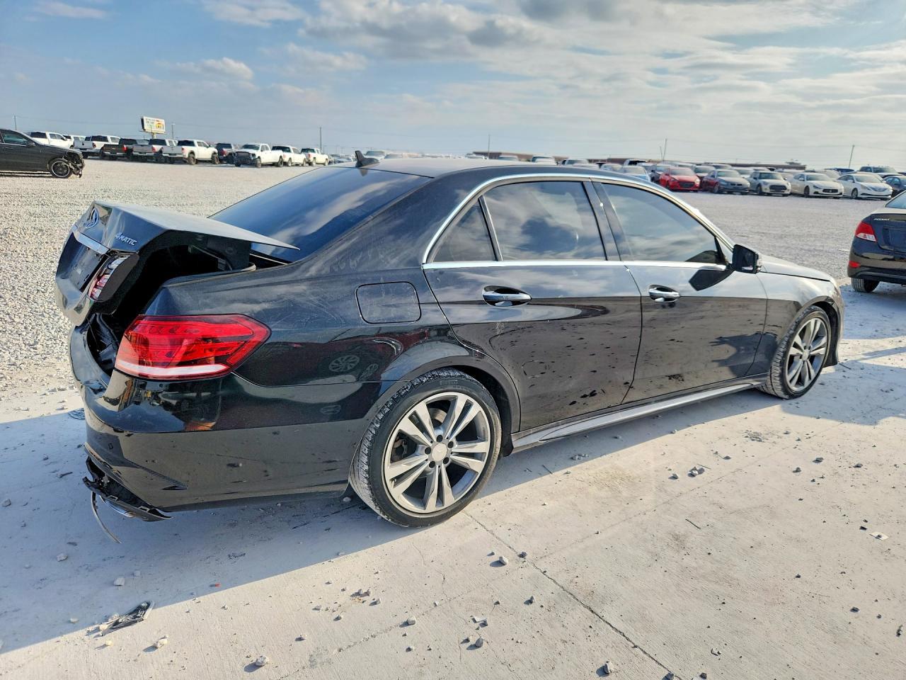 2016 Mercedes-Benz E 350 4Matic - Image 3