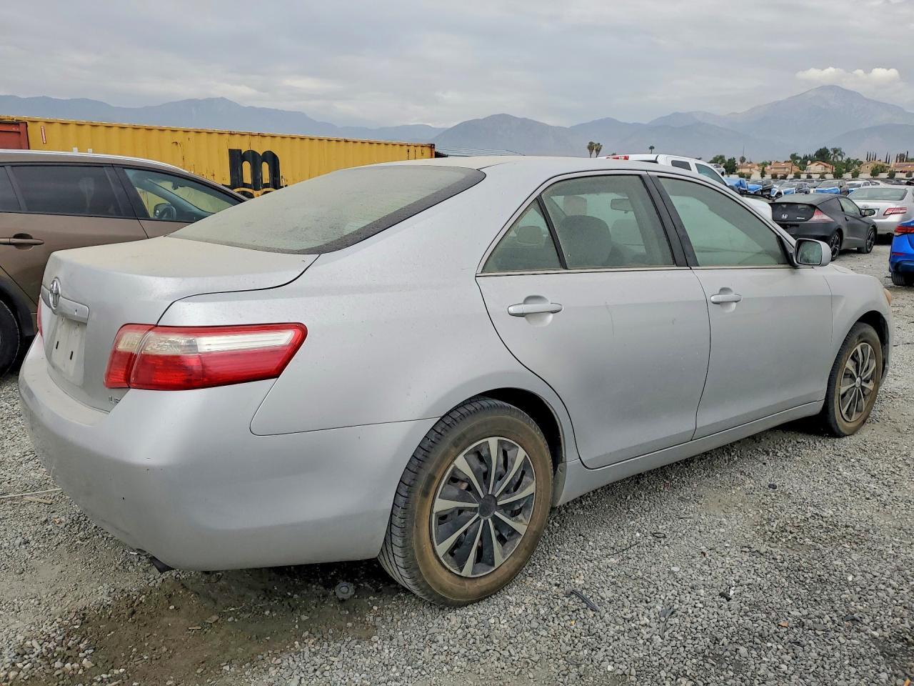 2009 Toyota Camry Le - Фото 3