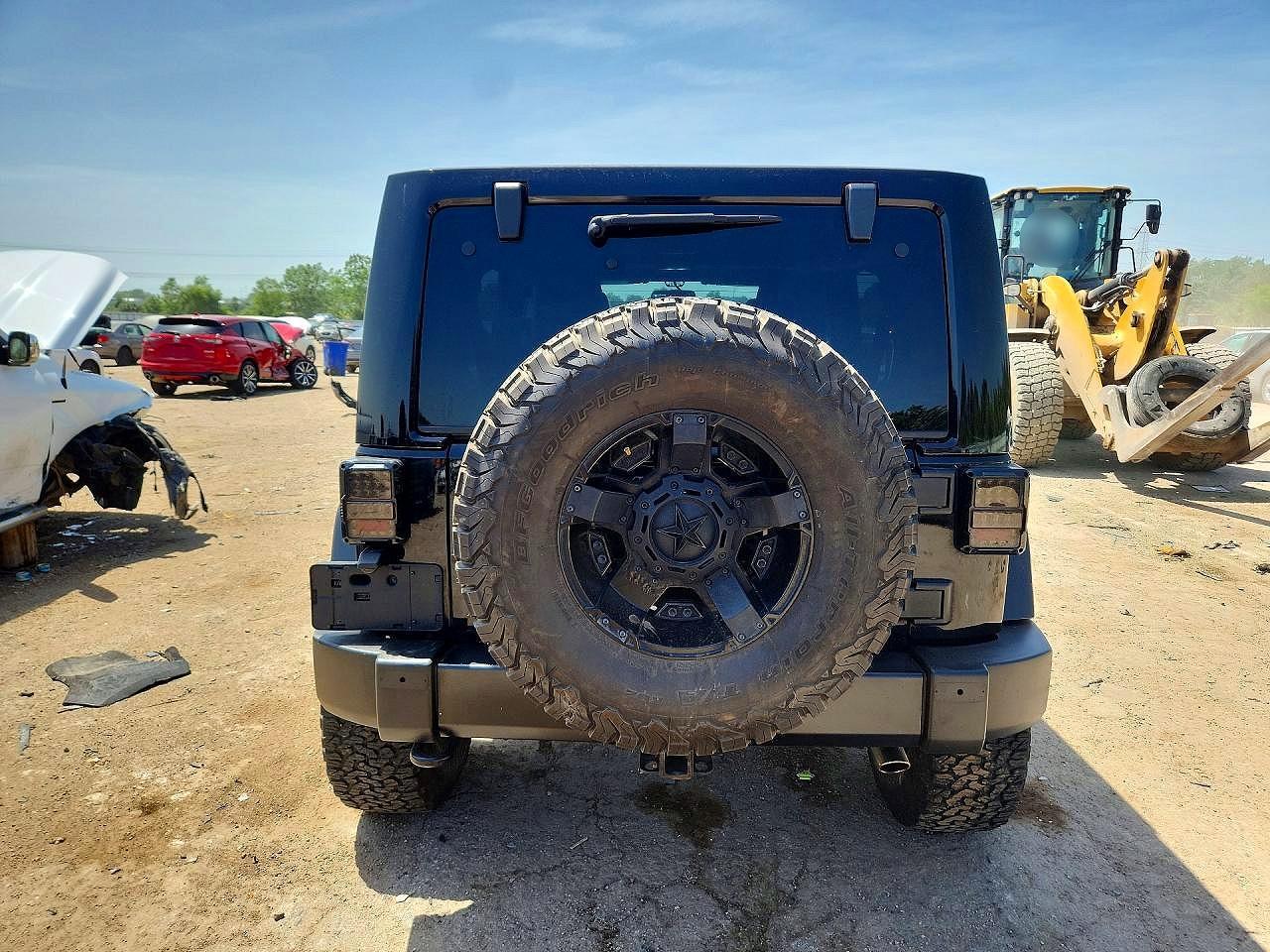 2014 Jeep Wrangler Unlimited Sahara - Фото 6