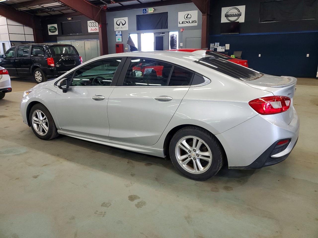 2017 Chevrolet Cruze Lt - Фото 2