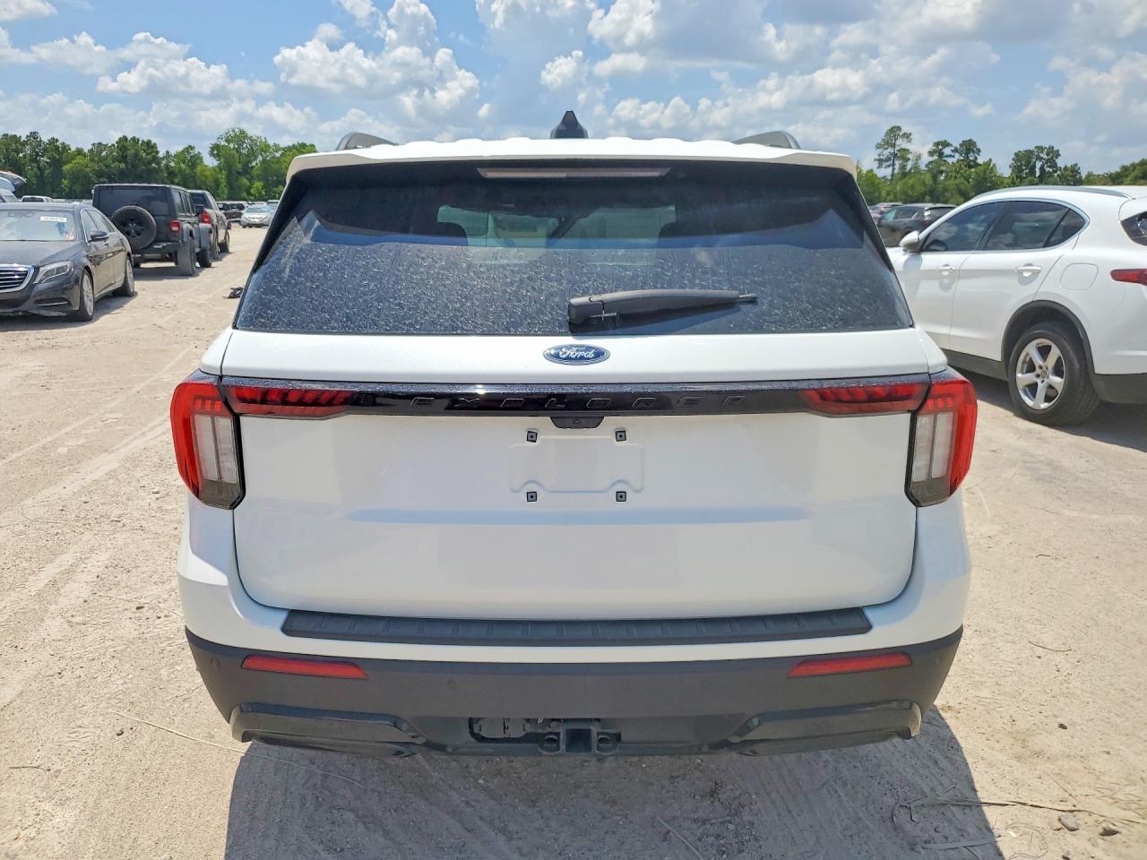 2025 Ford Explorer St-Line - Image 6