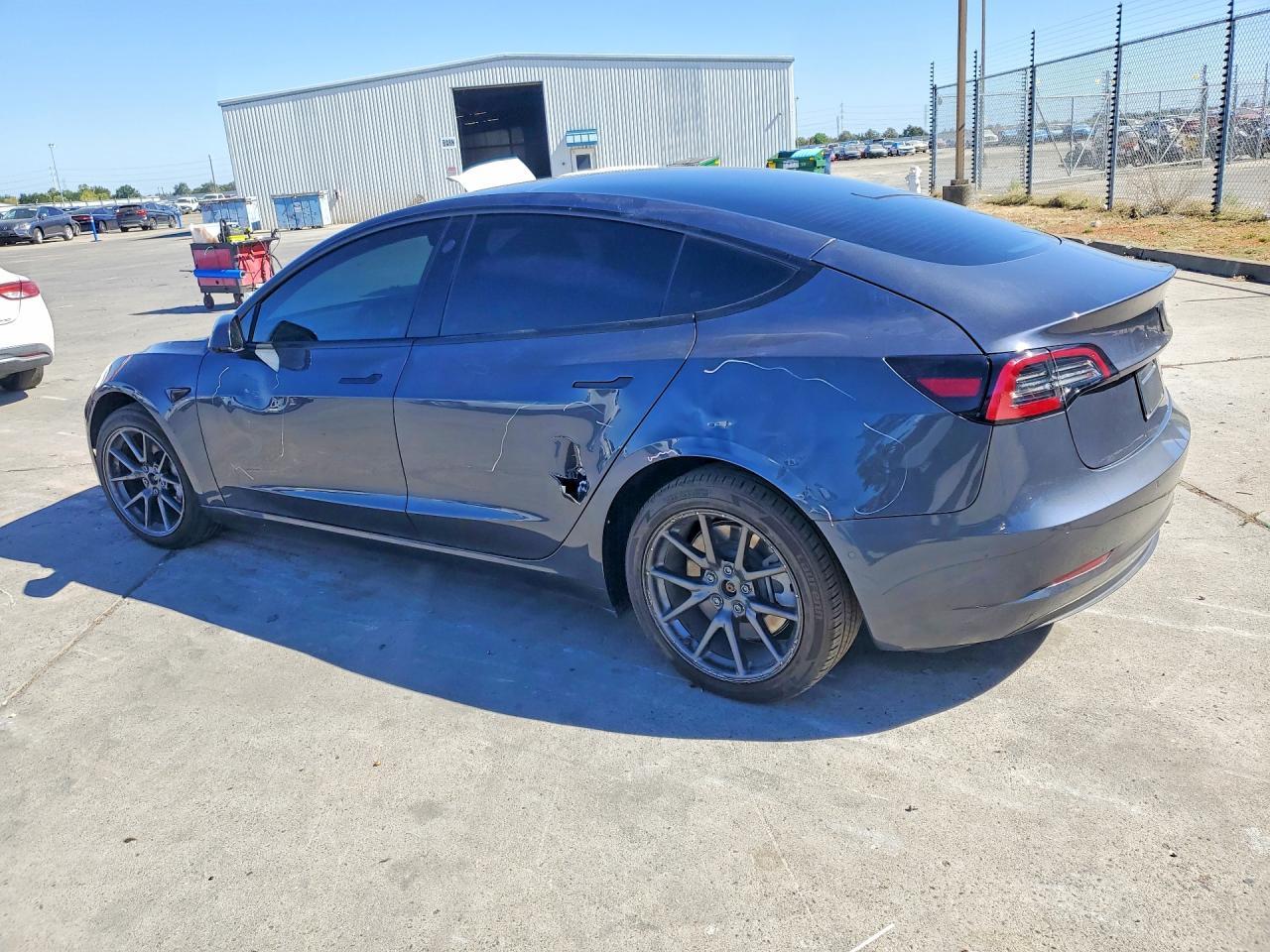 2022 Tesla Model 3 - Image 2