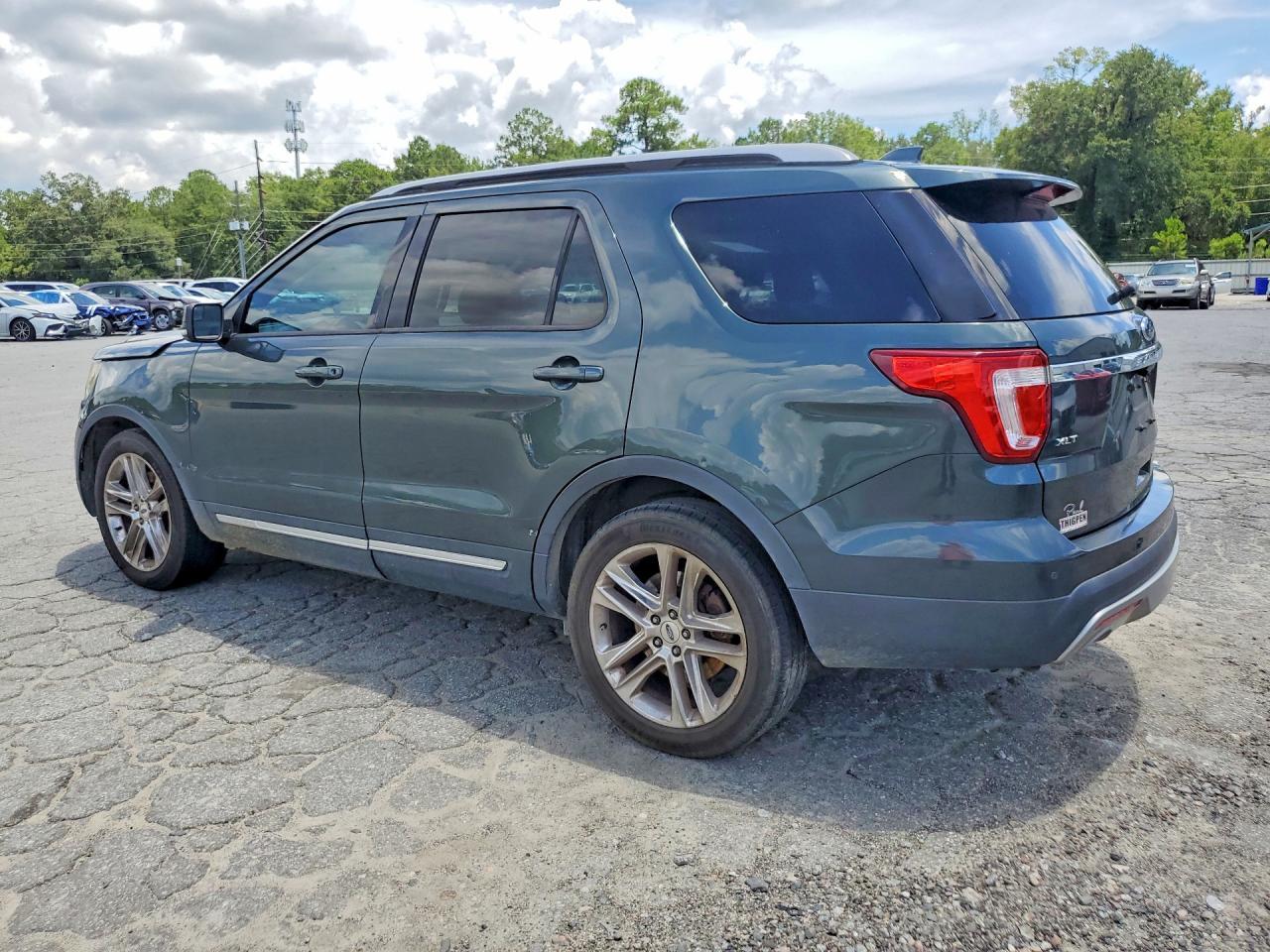 2016 Ford Explorer Xlt - Image 2