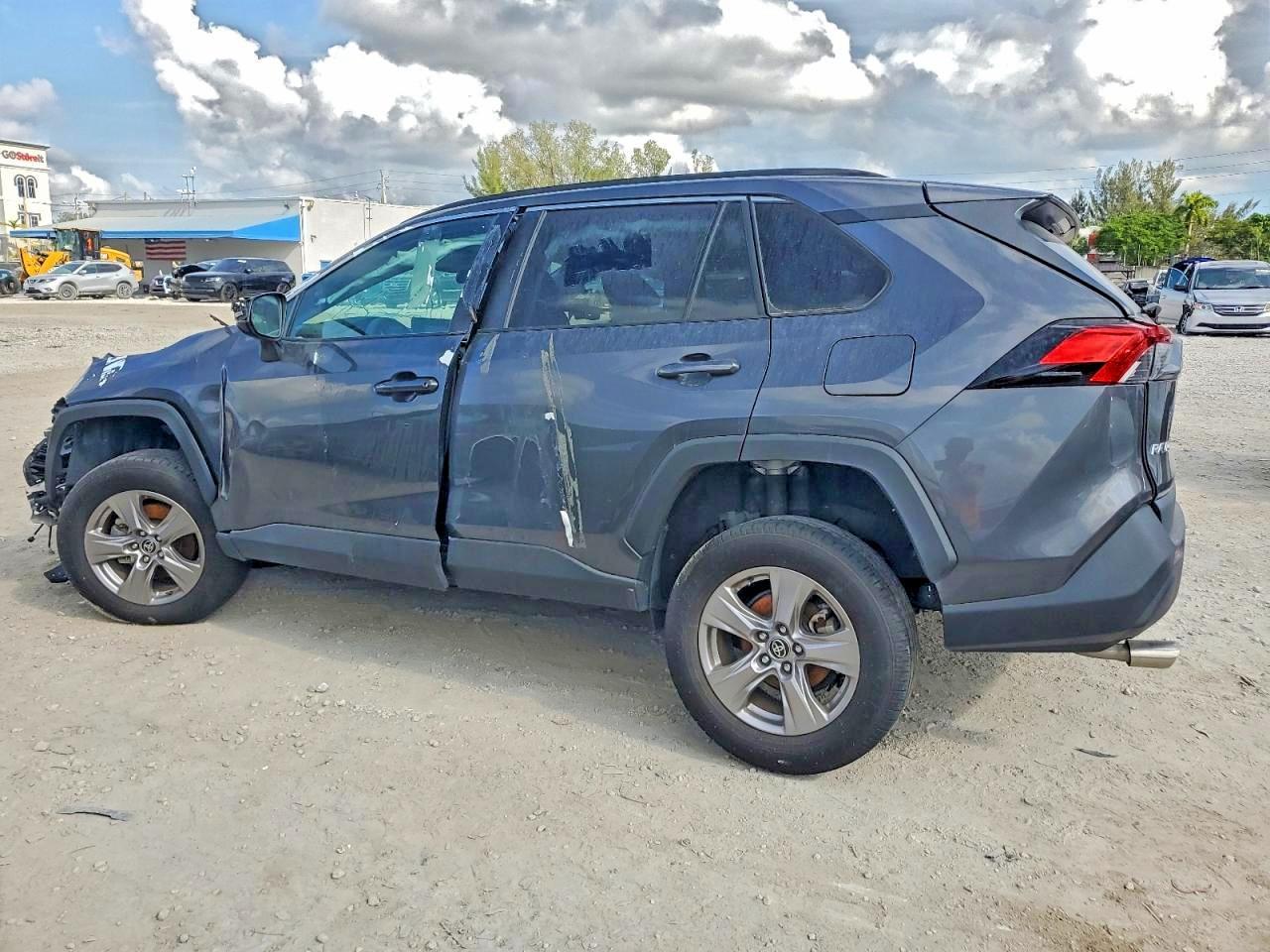 2022 Toyota Rav4 Xle - Image 2