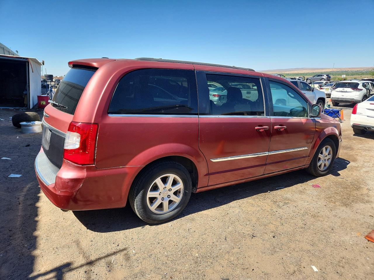2012 Chrysler Town & Country Touring - Фото 3