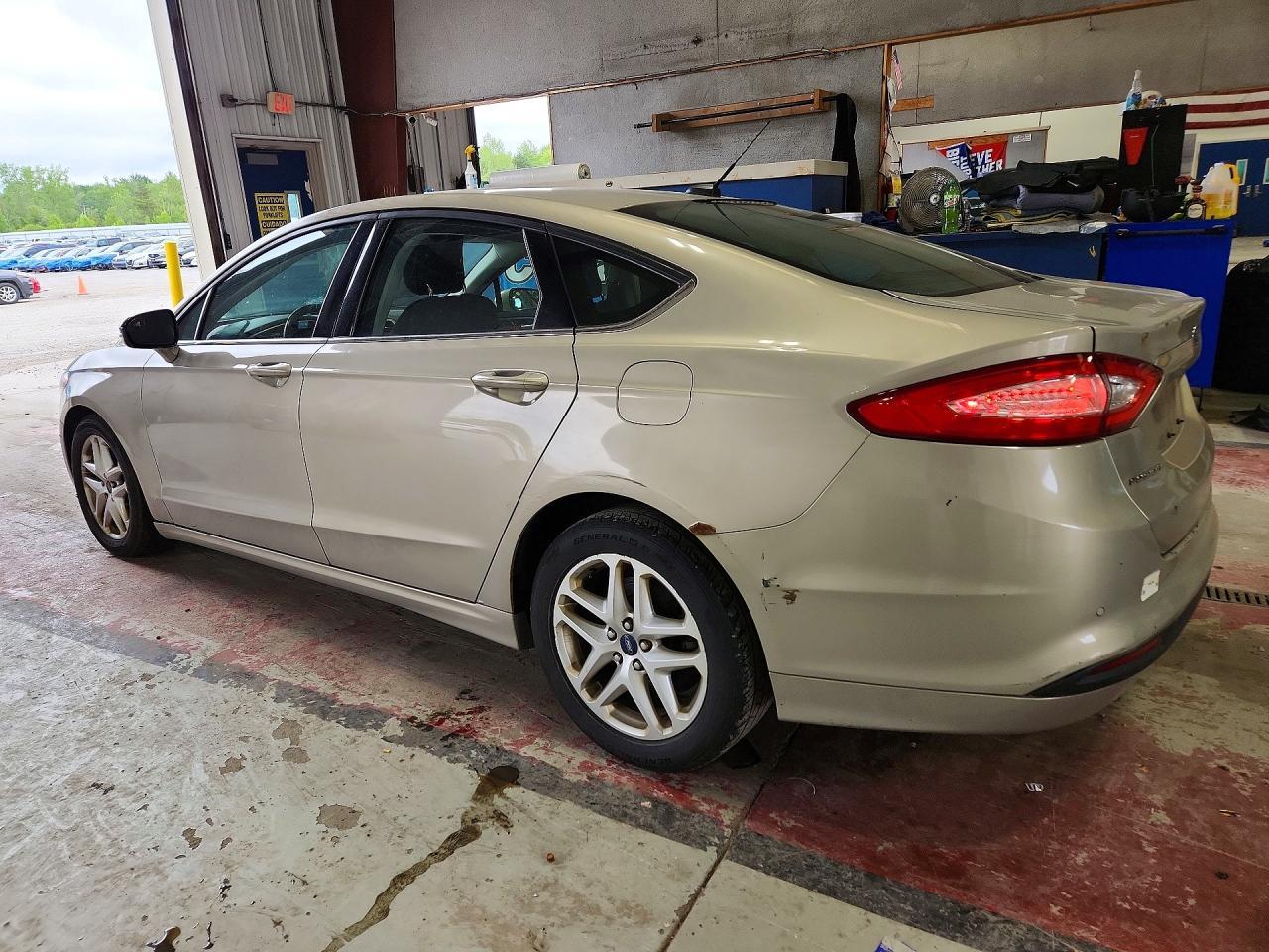 2015 Ford Fusion Se - Фото 2