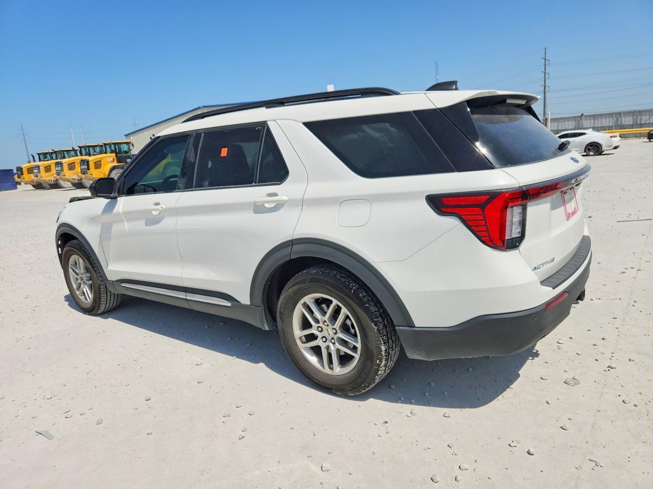 2025 Ford Explorer Active - Фото 2