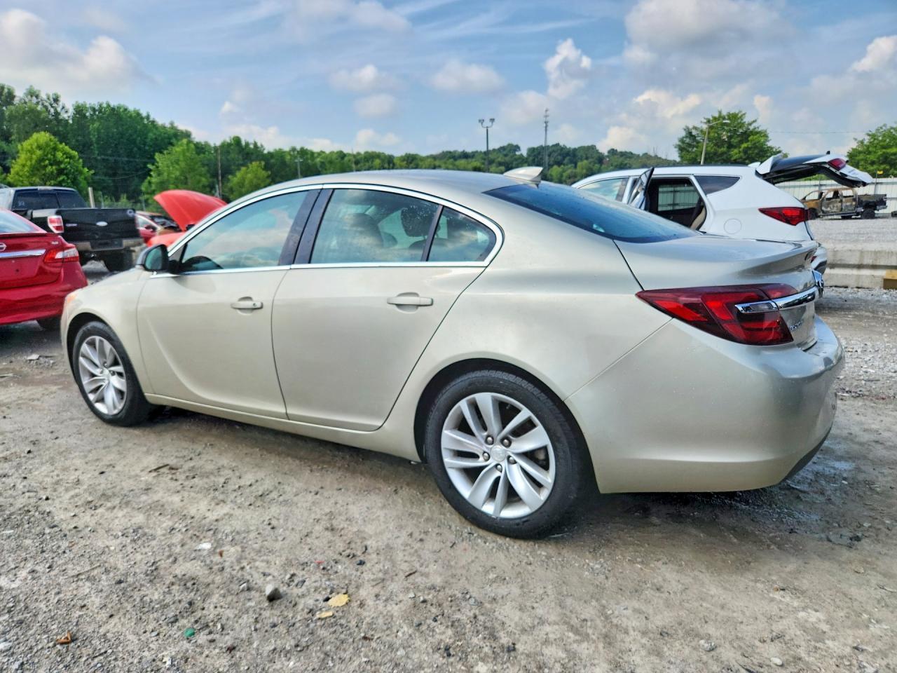 2015 Buick Regal - Image 2