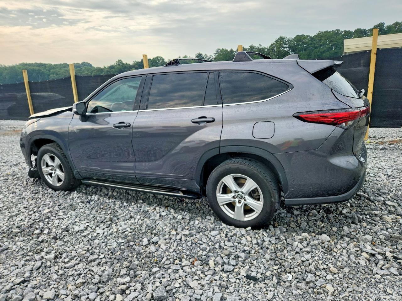2021 Toyota Highlander Le - Image 2
