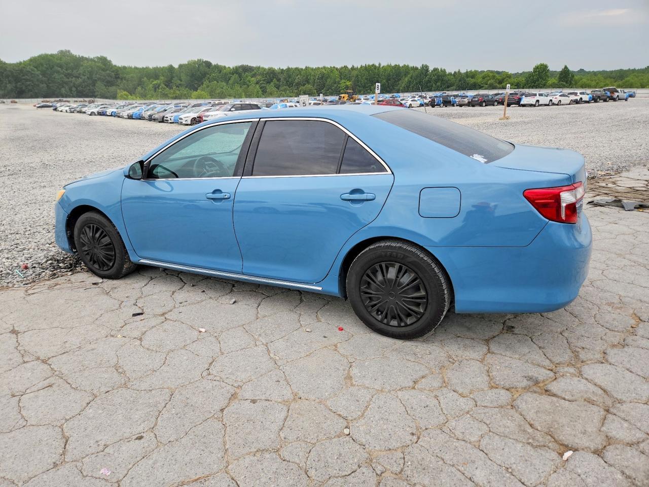2012 Toyota Camry Le - Фото 2