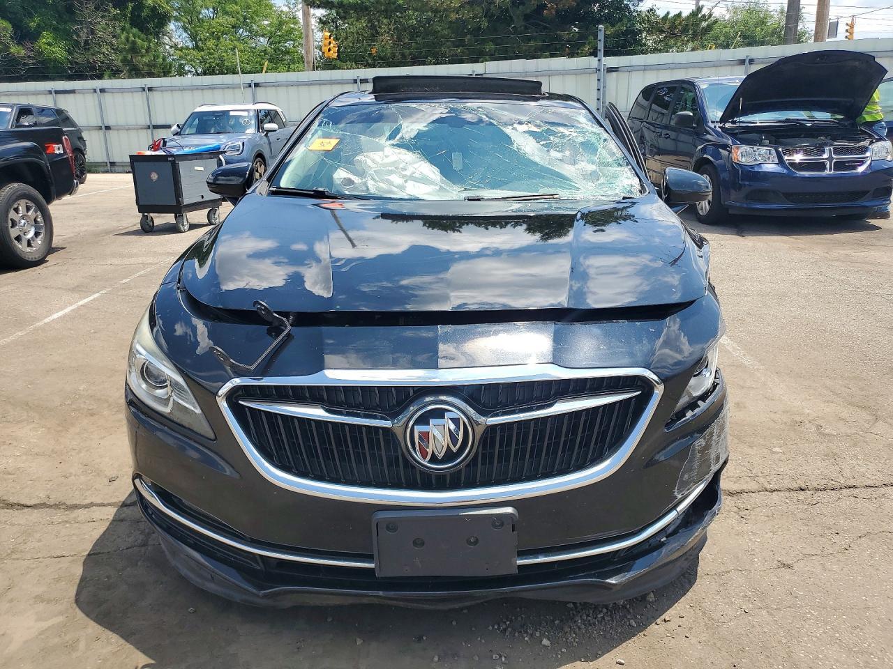 2017 Buick Lacrosse Essence - Image 5