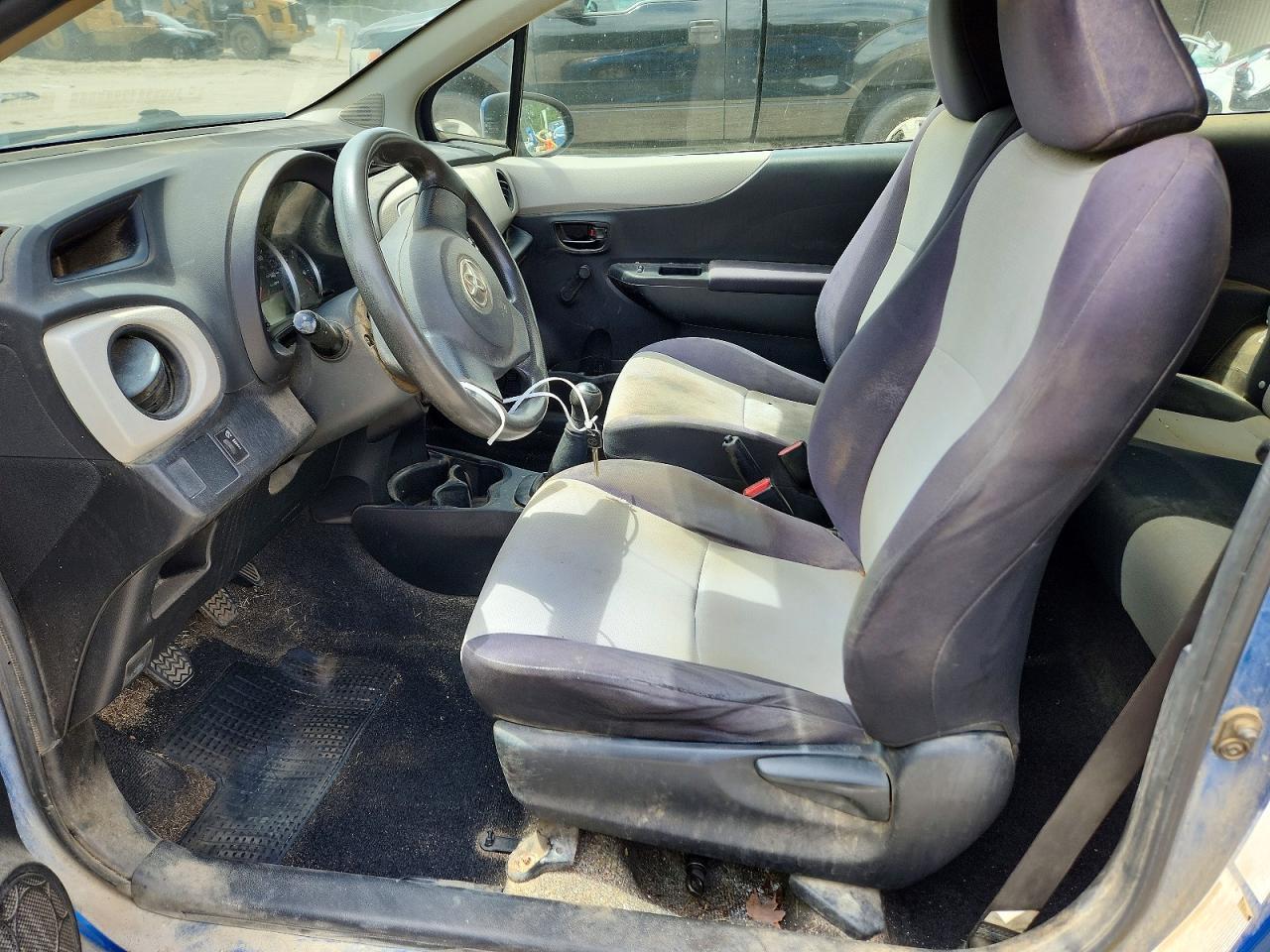 2013 Toyota Yaris 3-Door L - Image 7