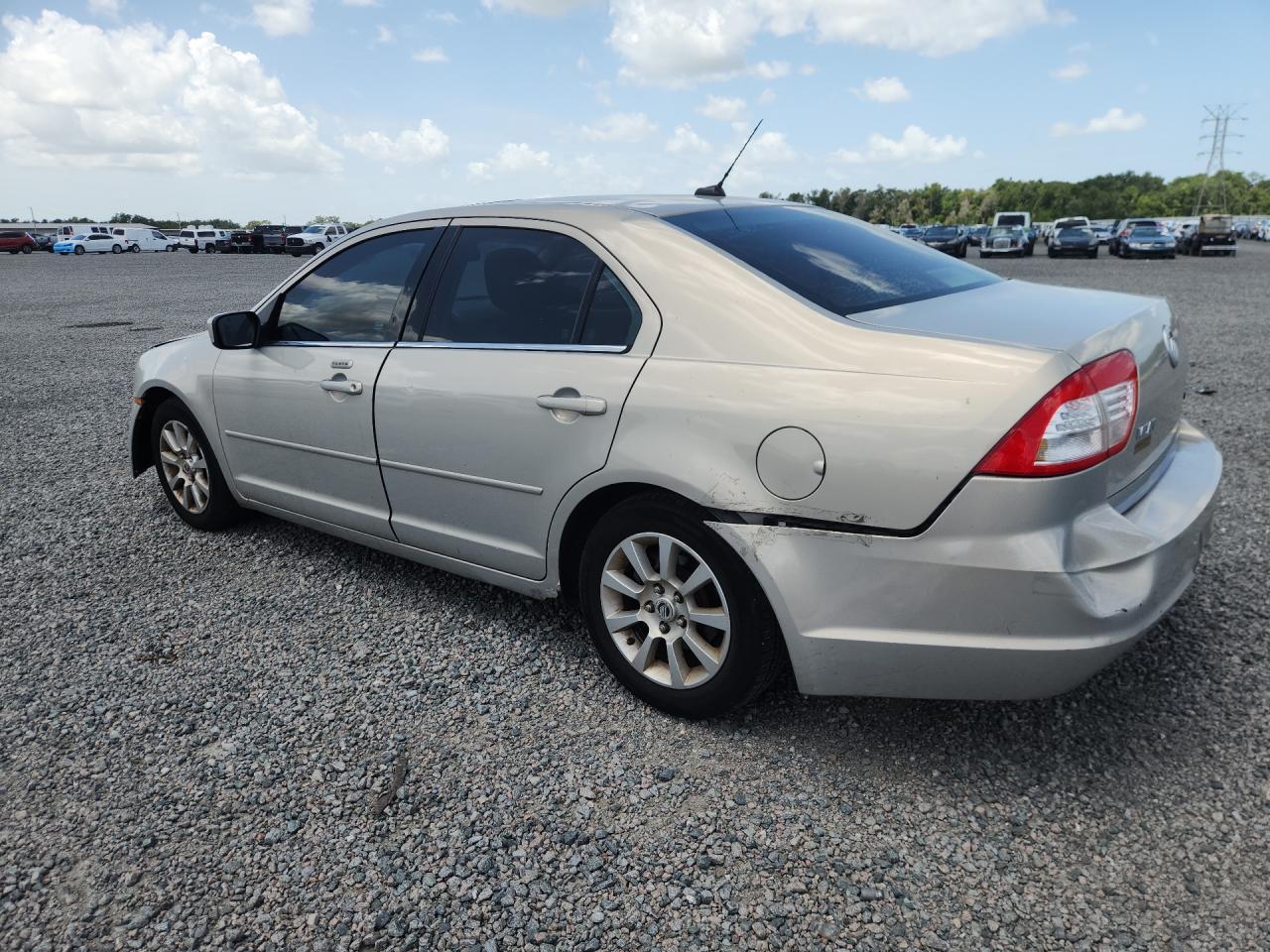 2009 Mercury Milan - Image 2