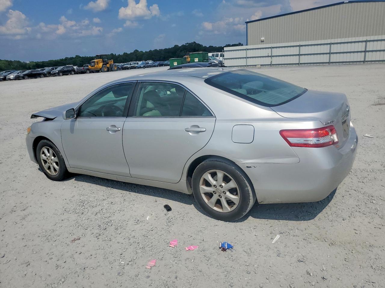 2011 Toyota Camry Le - Image 2