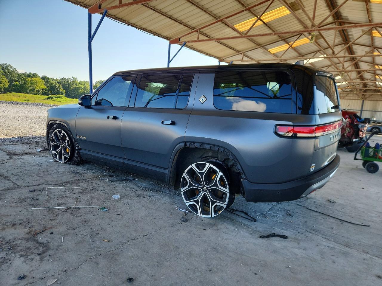 2023 Rivian R1S Adventure - Фото 2