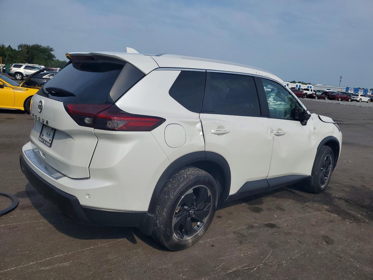 2025 Nissan Rogue Sv - Image 3