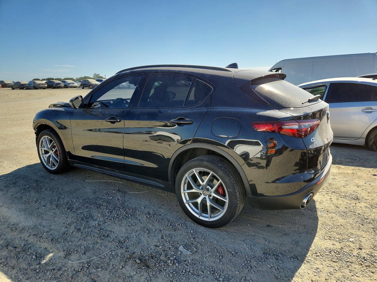 2018 Alfa Romeo Stelvio Ti Sport - Image 2