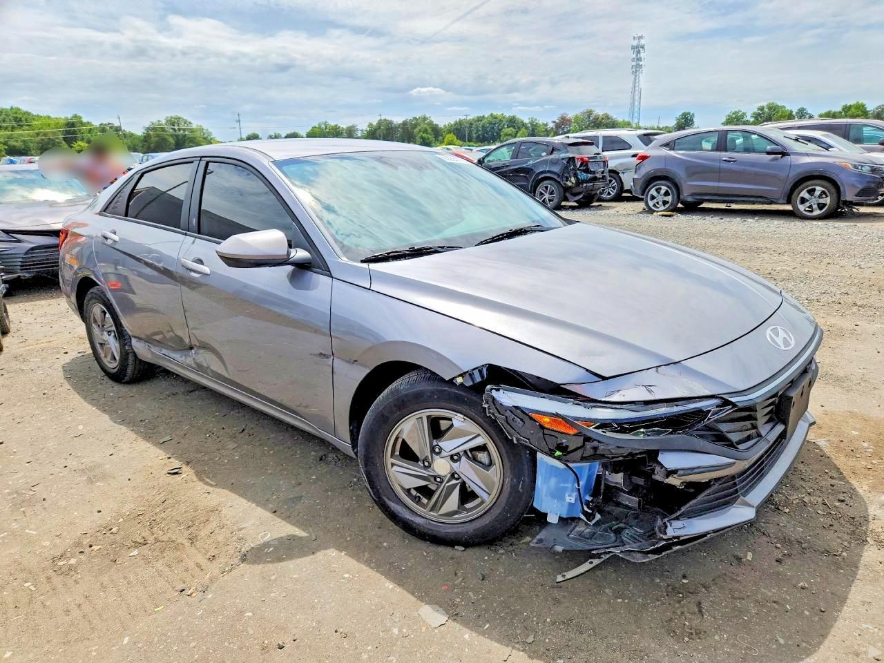 2025 Hyundai Elantra Se - Image 4