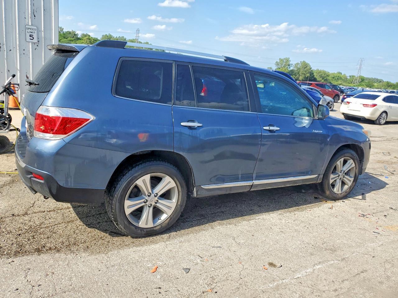 2012 Toyota Highlander Limited - Image 3