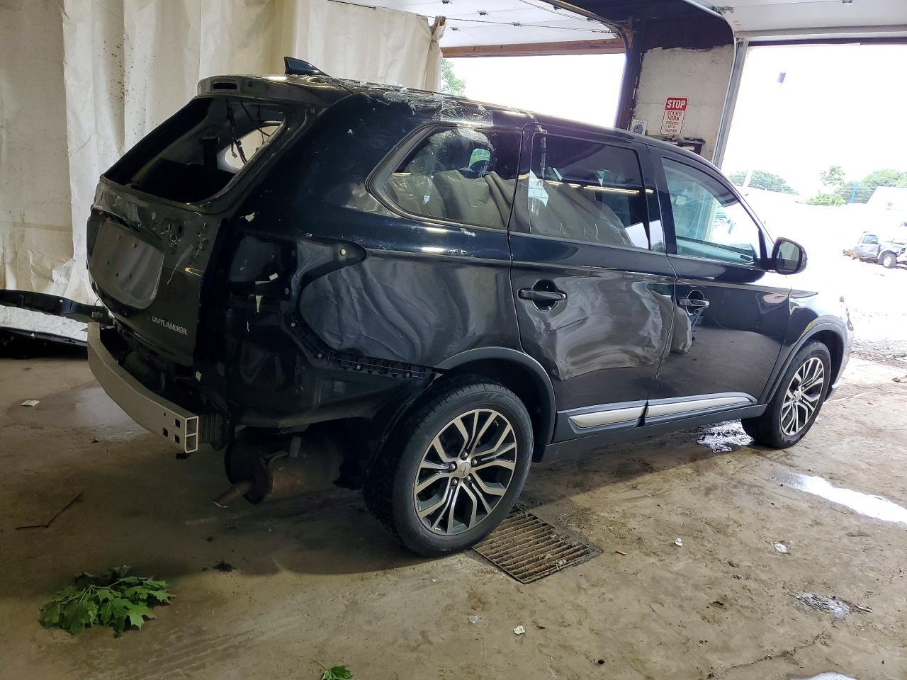 2017 Mitsubishi Outlander Es - Image 3