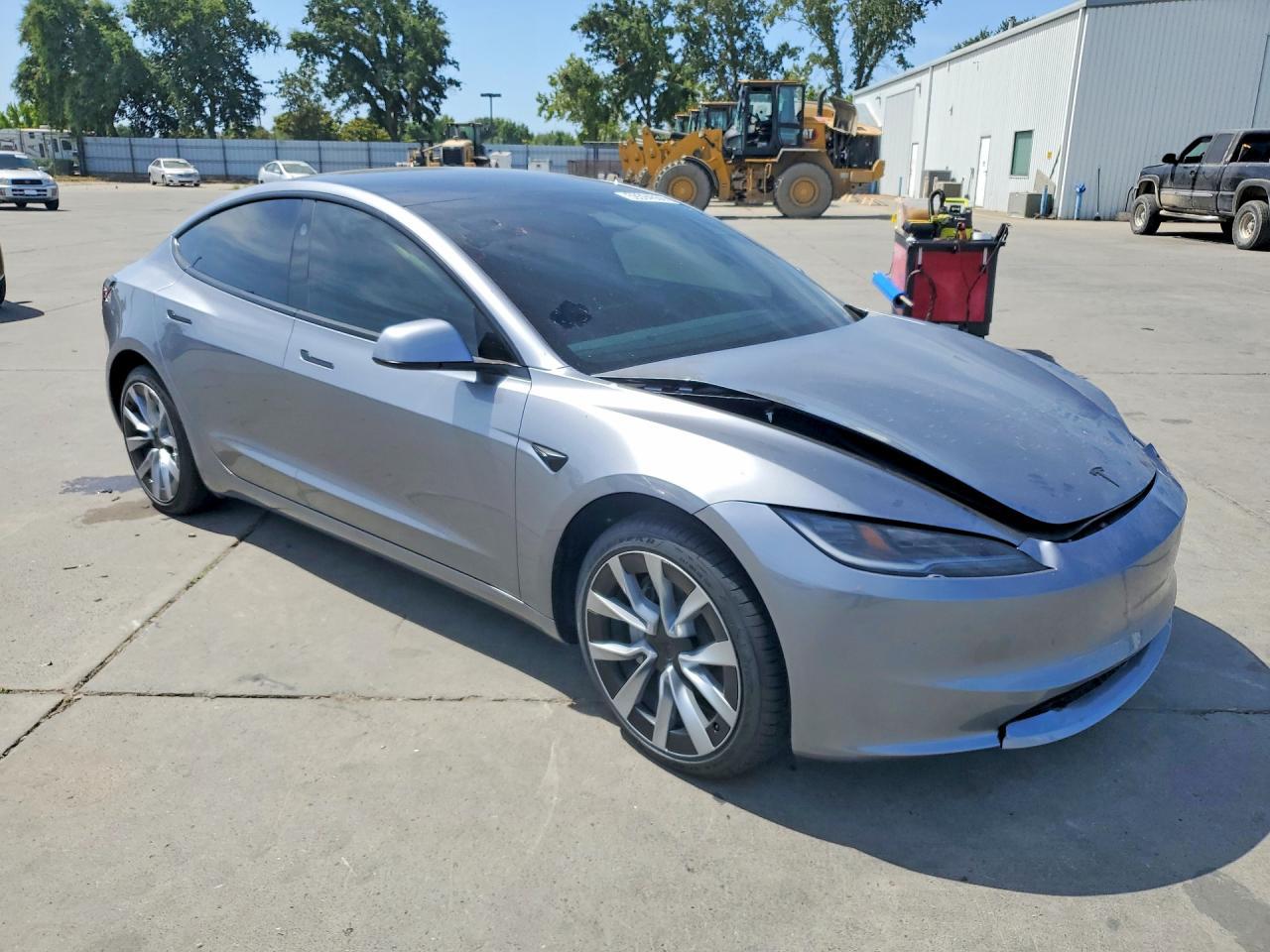 2026 Tesla Model 3 - Фото 4