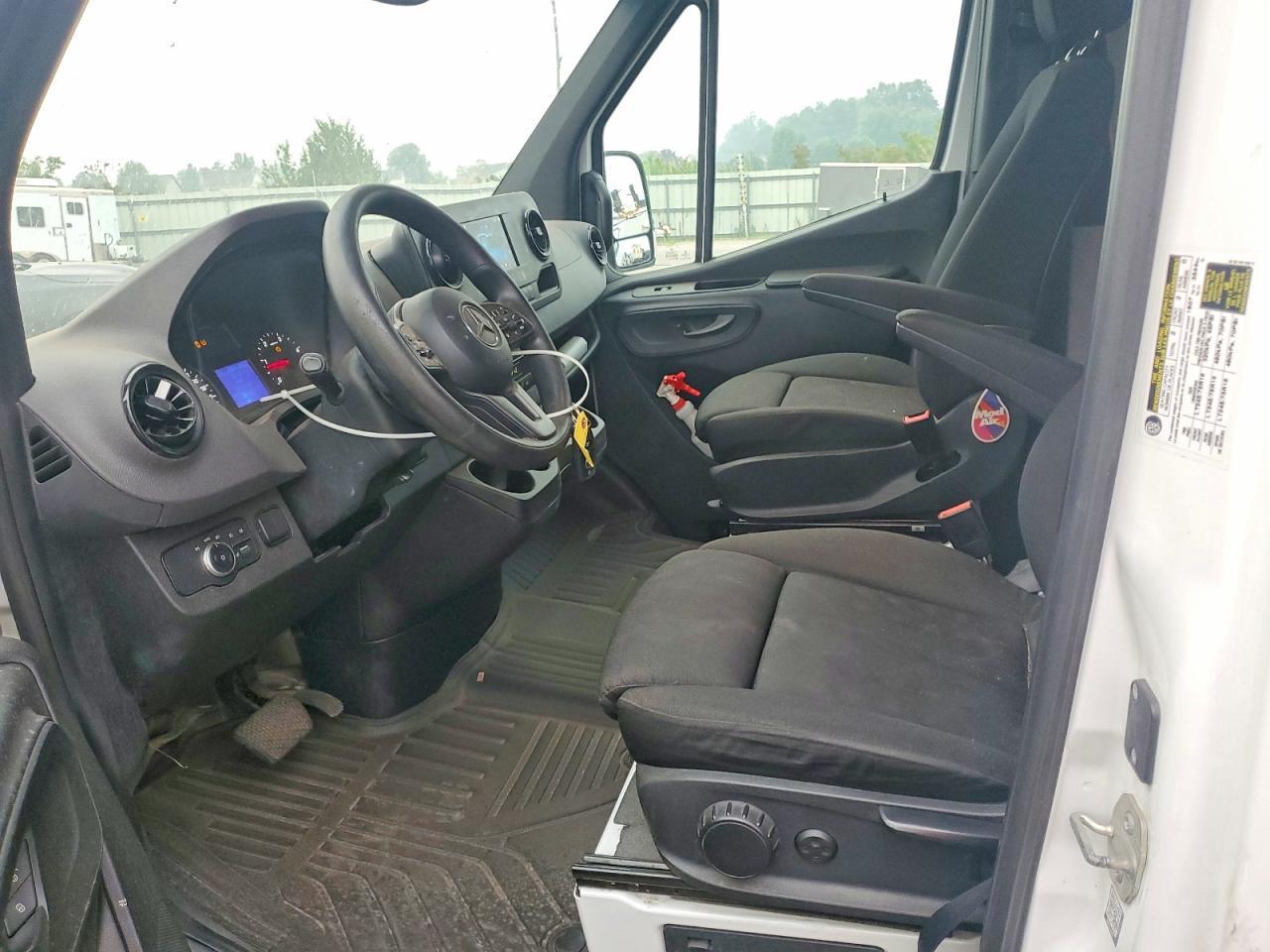 2021 Mercedes-Benz Sprinter 2500 Delivery Van - Image 7