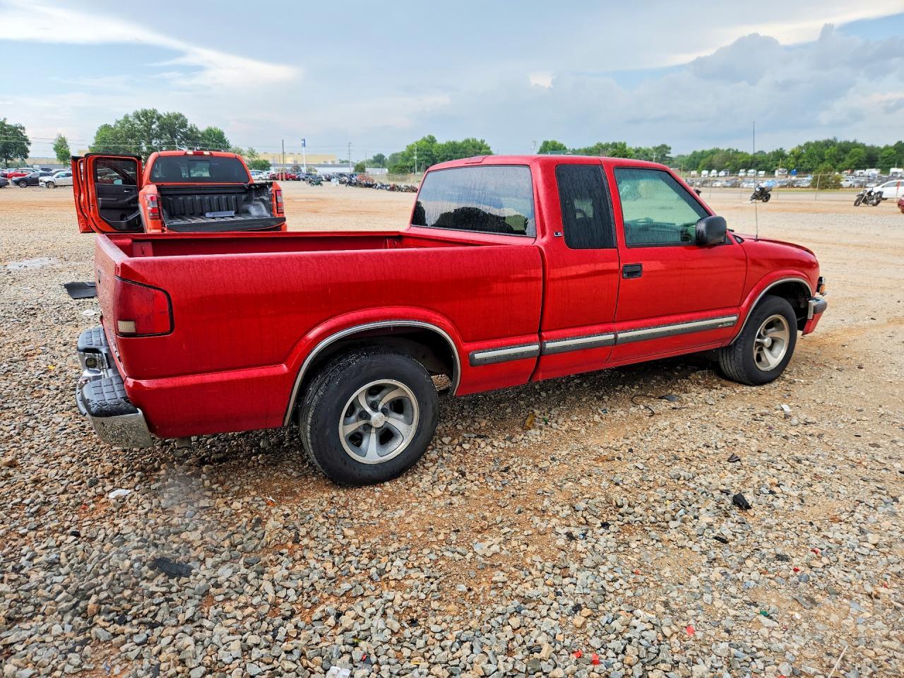 2001 Chevrolet S Truck S10 - Фото 3