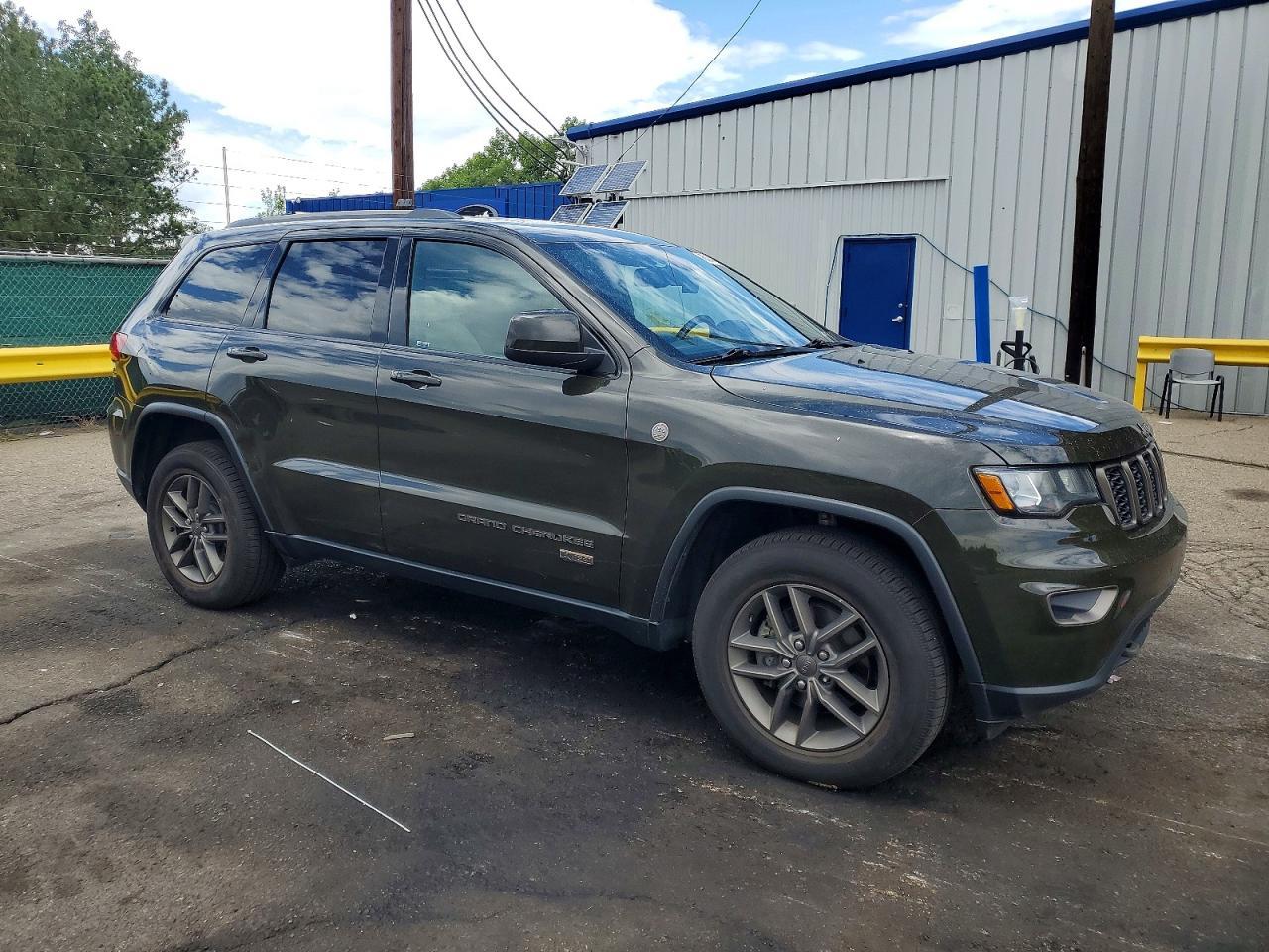 2016 Jeep Grand Cherokee Laredo - Image 4