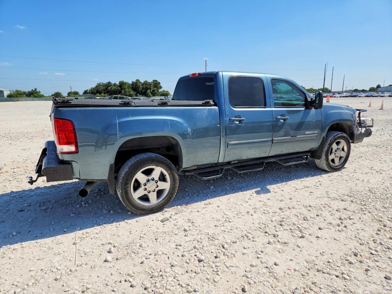 2011 GMC Sierra K2500 Slt - Image 3
