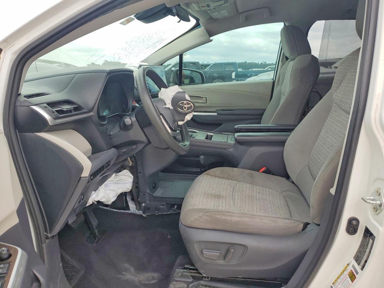 2021 Toyota Sienna Le - Фото 7