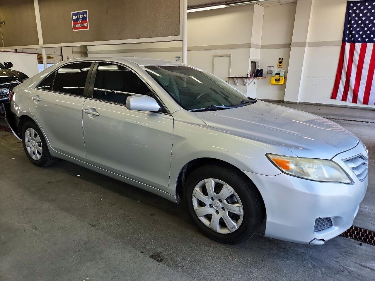 2011 Toyota Camry Le - Image 4