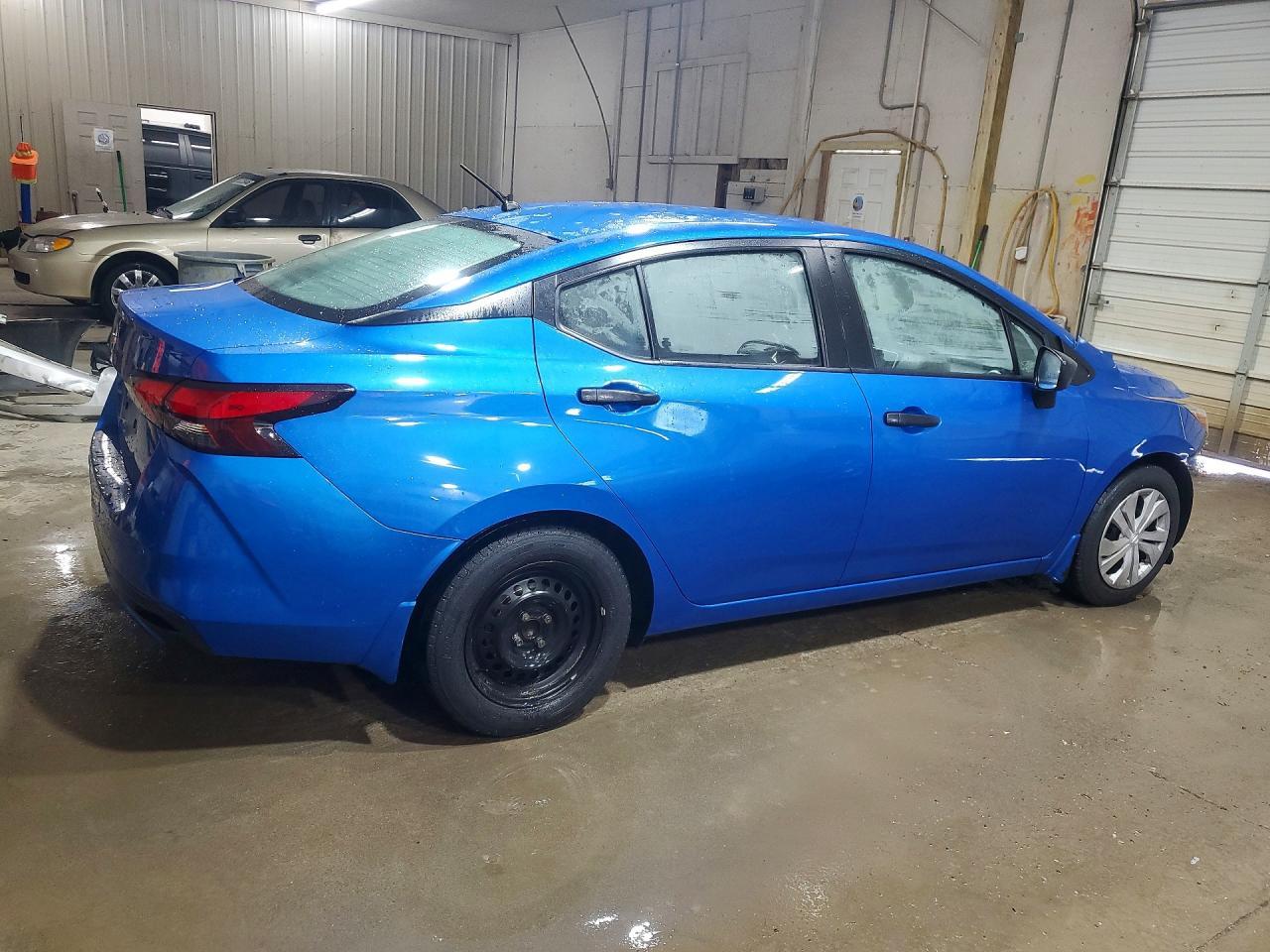 2020 Nissan Versa S - Фото 3