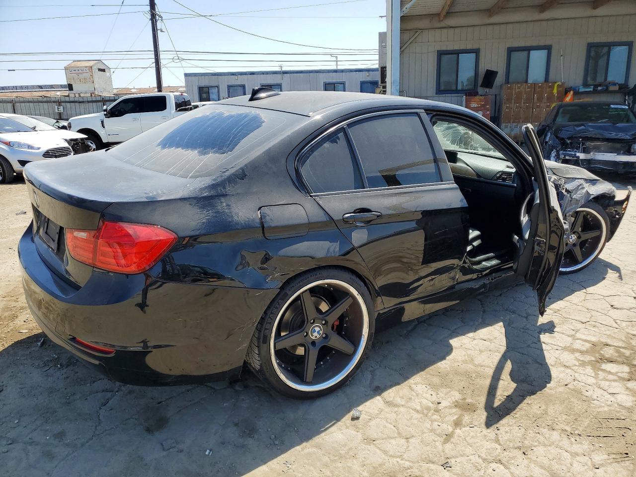 2015 BMW 320 I - Image 3